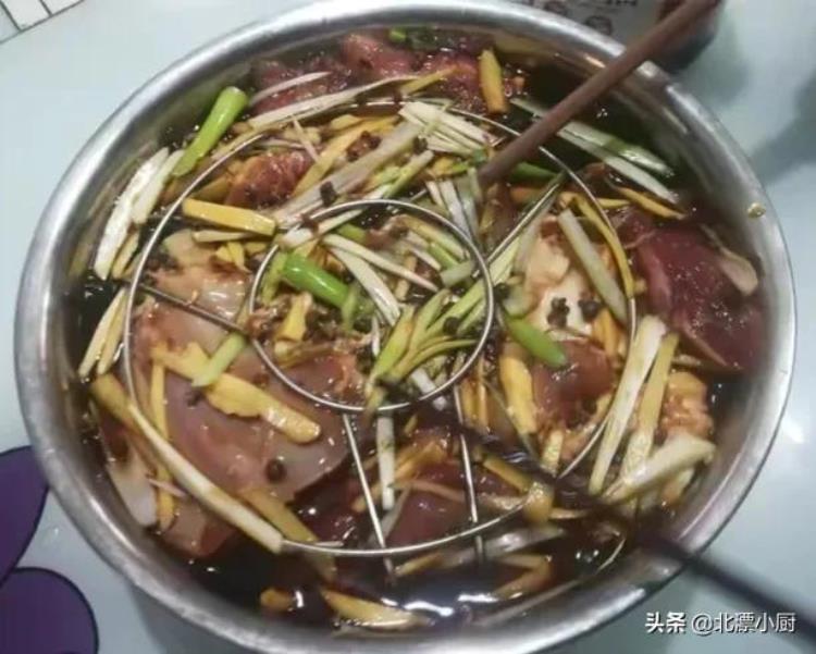 牛肉先腌制再卤「卤牛肉时记住1腌2泡牛肉不腥不柴好吃还缩水小」