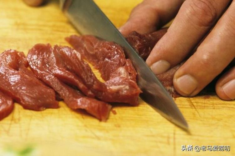 炒牛肉可以放老抽吗「色泽红润必放老抽抓住3个关键3分钟出锅的牛肉比豆腐还嫩」