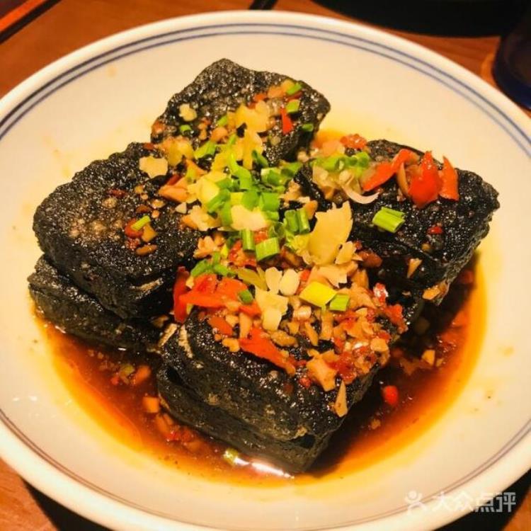 湖南特产长沙臭豆腐「湖南特色菜长沙臭豆腐」