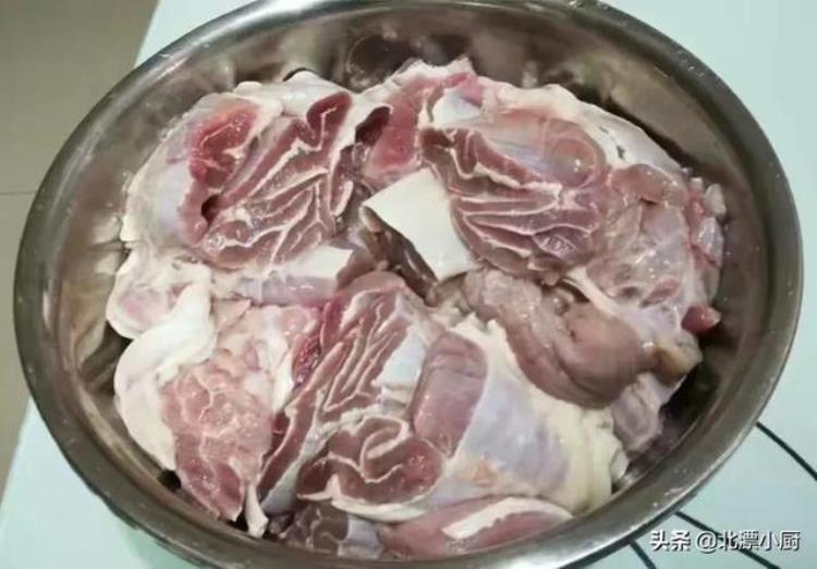 牛肉先腌制再卤「卤牛肉时记住1腌2泡牛肉不腥不柴好吃还缩水小」