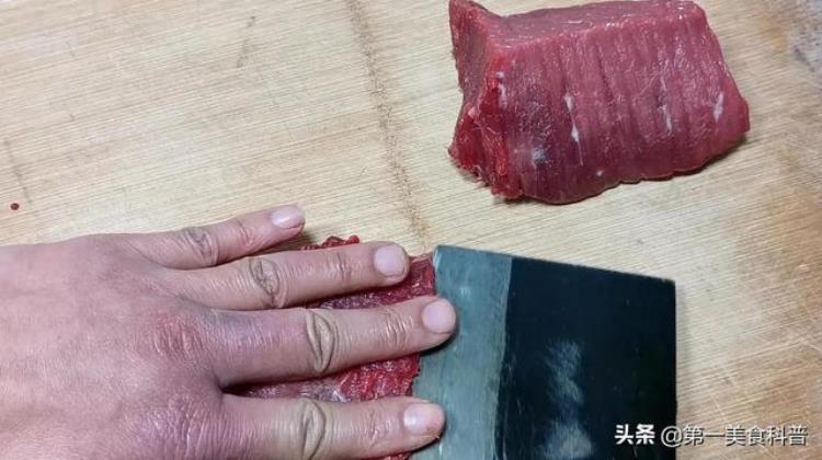 加亚硝酸盐的牛肉什么样「没人会告诉你亚硝酸盐毒牛肉长什么样今天我来说看完告知家人」