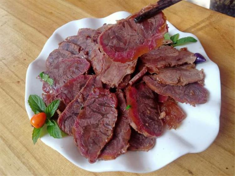 牛肉先腌制再卤「卤牛肉时记住1腌2泡的窍门牛肉不柴不腥好吃缩水少」