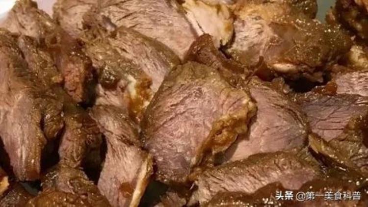 加亚硝酸盐的牛肉什么样「没人会告诉你亚硝酸盐毒牛肉长什么样今天我来说看完告知家人」