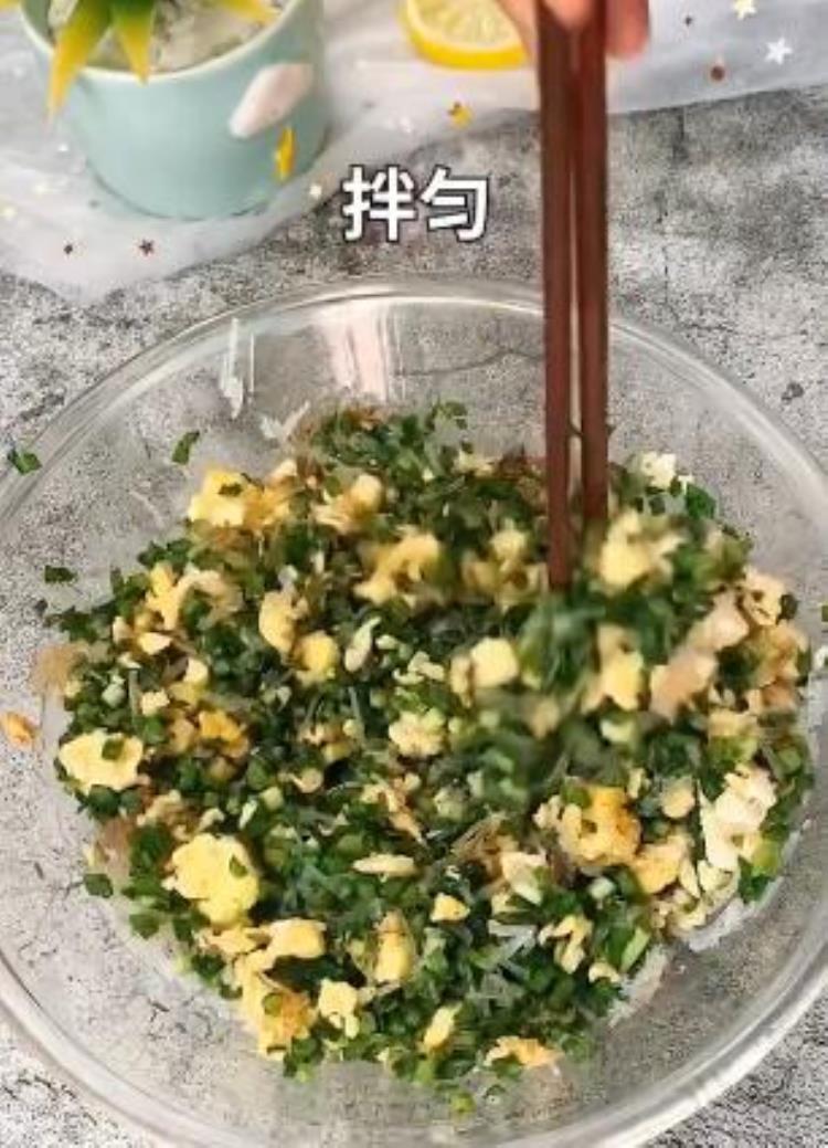 韭菜鸡蛋粉丝饼怎么做「我家厨房美食韭菜鸡蛋粉丝饼」