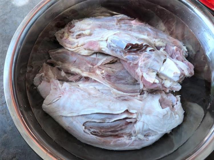 牛肉先腌制再卤「卤牛肉时记住1腌2泡的窍门牛肉不柴不腥好吃缩水少」