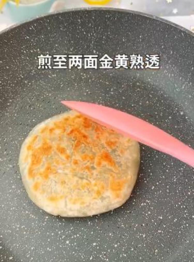 韭菜鸡蛋粉丝饼怎么做「我家厨房美食韭菜鸡蛋粉丝饼」