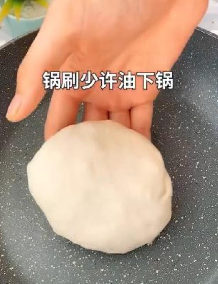 韭菜鸡蛋粉丝饼怎么做「我家厨房美食韭菜鸡蛋粉丝饼」