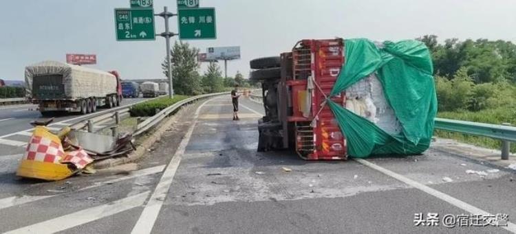 高速侧翻事故「高速上车辆侧翻罪魁祸首是它而保命神器是它」