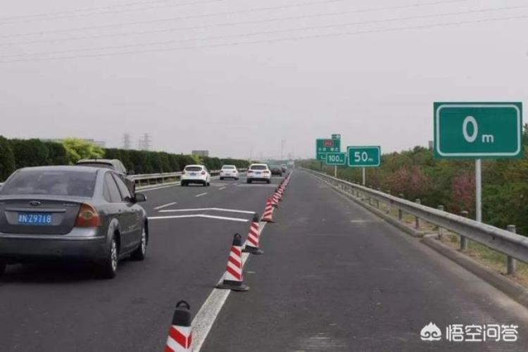 高速公路上为什么要尽量避免紧急刹车呢「高速公路上为什么要尽量避免紧急刹车呢」