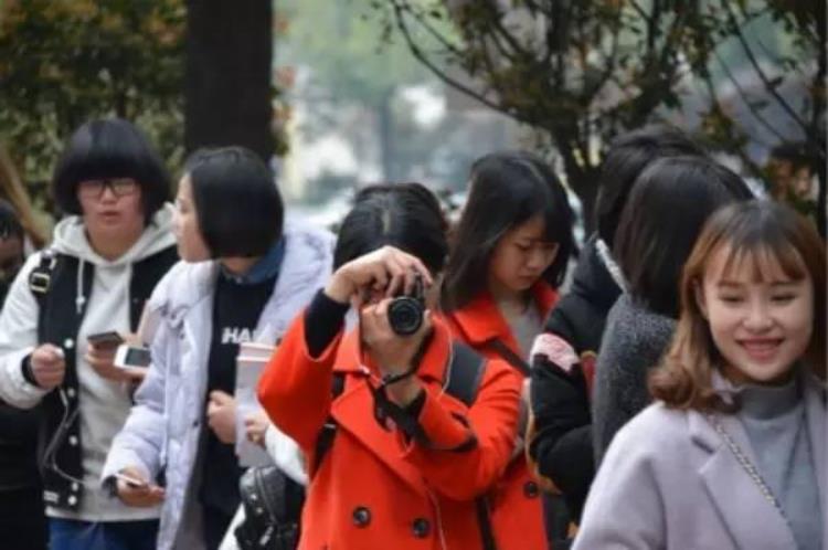 一半的姑娘在追宋仲基另一半在追他「一半的姑娘在追宋仲基另一半在追」