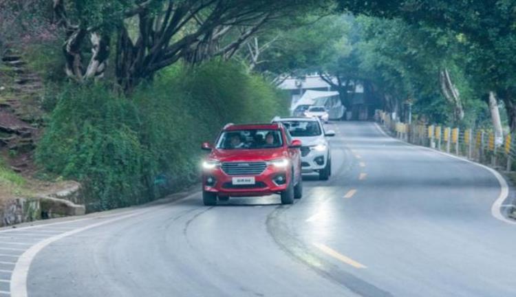 上高速才知道SUV与轿车「上高速才发现轿车和SUV差距这么大后悔没早知道」