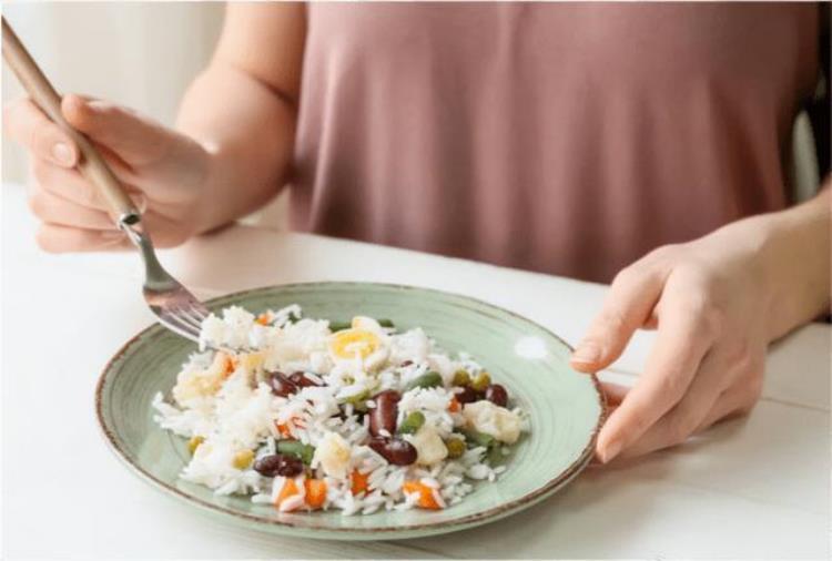 吃冷食的危害「多吃点冷食可以减肥瘦身冷食会不会有健康危险要注意2点」