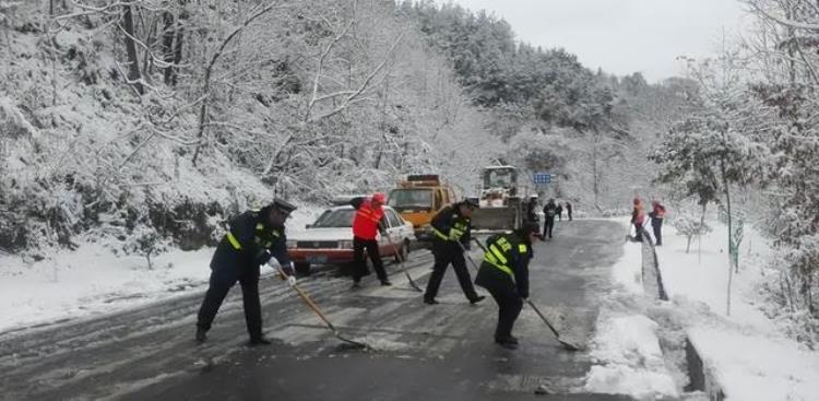 前段时间少数地方封路封路是closeroads还是shutroads