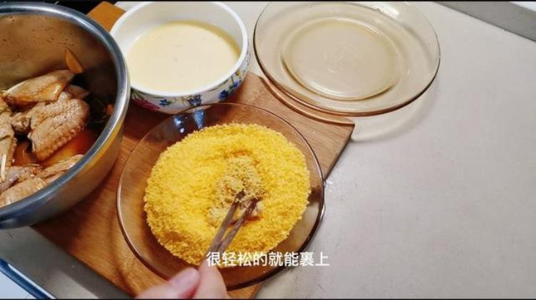 鸡翅裹面包糠怎么做「炸鸡怎样裹面包糠」