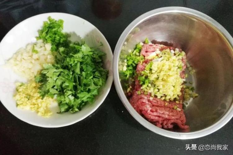 冬天早餐吃一碗热腾腾的牛肉馄饨或泡椒牛肉丝面保你能量满满