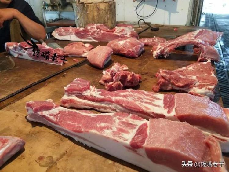 同样都是肉凭啥牛羊肉要挂着卖猪肉却要摆着卖看完涨知识了