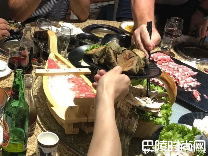 中国男足聚餐照片曝光 又被球迷骂了一次