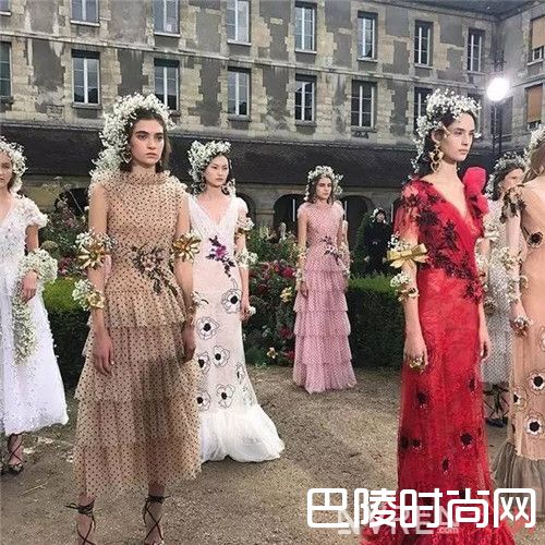 Rodarte Rodarte 2018春夏度假系列简介 Zuhair Murad2018早春度假系列品牌简介Giambattista Valli2018早春度假系列品简介Brock Collection2018早春度假系列品牌简介Carolina Herrera2018春夏度假系列简介2018早春度假系列品牌裙子都有哪些