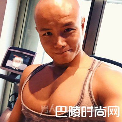 男生怎么自拍显胸大 你不想学？我不信