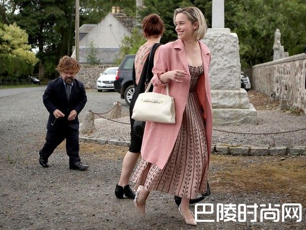 《权力的游戏》剧组大集合 哈灵顿萝斯古堡浪漫完婚