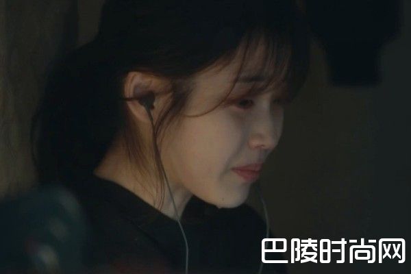 《我的大叔》IU杀人过去曝光 朴东勋妻子外遇