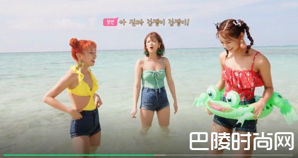 女团TWICE为新歌MV海边取景 泳圈测身材