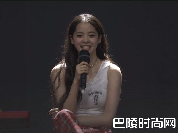 欧阳娜娜18岁成人礼谈人生3大争议 明星纷纷录影送祝福