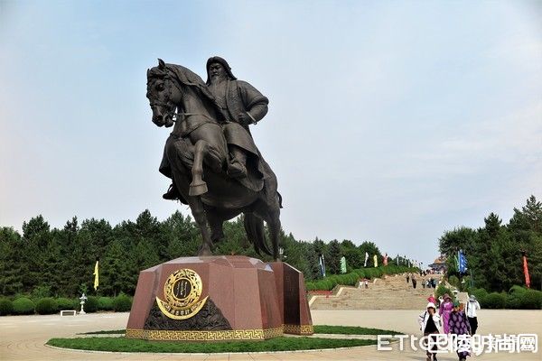 800年不灭神灯怎么回事 内蒙成吉思汗陵写草原传说