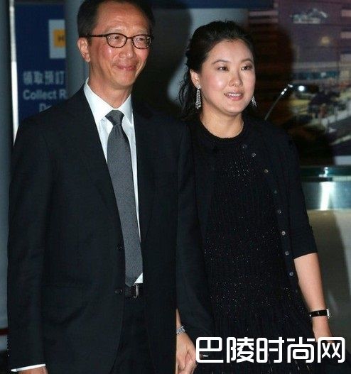 伏明霞老公曾是香港高官 伏明霞老公的前妻是谁？