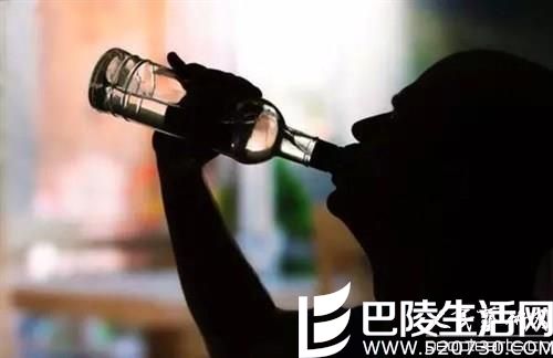 男子飞机上耍酒疯骚扰邻座 安全员用绳将其捆住