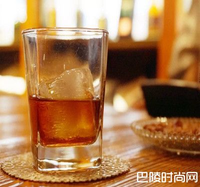 深夜见网友被挟持是怎么回事？被挟持该怎么办