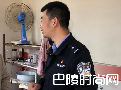 警察扮网友劝离校女生成功了吗？