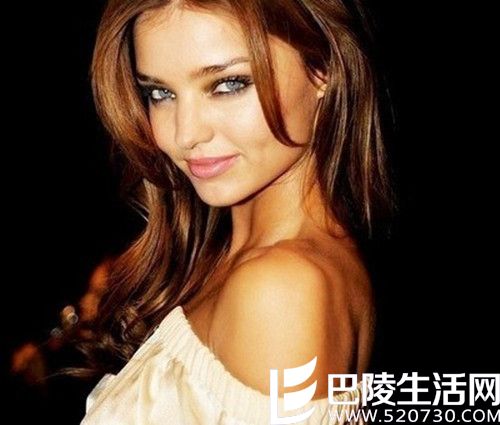 斯嘉丽·约翰逊护肤方法 Kat Dennings护肤方法Jessica Alba护肤方法Candice Swanepoel护肤方法Elle Fanning护肤方法