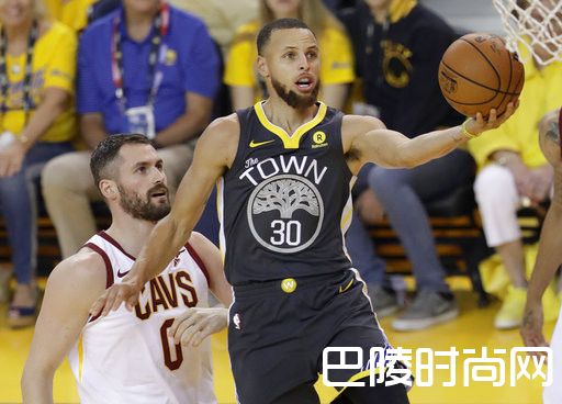 NBA总冠军赛G2勇士半场13分领先 库里三分神射手