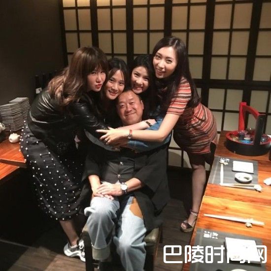 曾志伟过65岁生日美女如云 百位明星生日pa