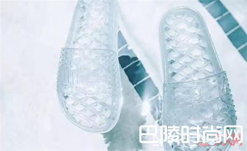 毛毛拖介绍 尖头穆勒拖鞋NIKE粉色女神拖Puma x Fenty 水晶拖鞋ADILETTE三叶草运动拖鞋蝴蝶结x 少女心Fenty Puma x Rihanna蝴蝶结拖鞋Zara蝴蝶结穆勒拖鞋