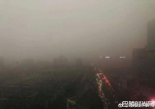 南京暴雨气温满30减15 何方道友渡劫