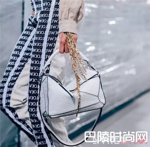 Loewe品牌简介 Puzzle Bag 拼图包Barcelona动物包介绍Hammock BagFlamenco Knot BagJoyce BagShopper Bag