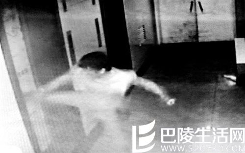 醉酒男子脚踹电梯门坠井身亡 母亲称其在家不喝酒