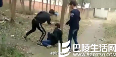 中学生打人取乐   被打者毫无还手之力拍摄者发出哄笑