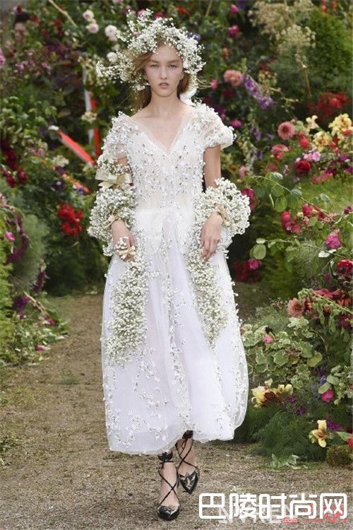 Rodarte Rodarte 2018春夏度假系列简介 Zuhair Murad2018早春度假系列品牌简介Giambattista Valli2018早春度假系列品简介Brock Collection2018早春度假系列品牌简介Carolina Herrera2018春夏度假系列简介2018早春度假系列品牌裙子都有哪些