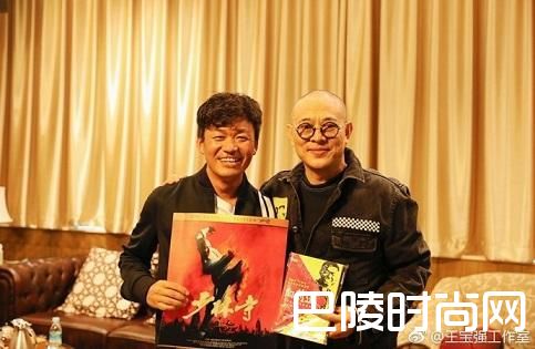 王宝强马蓉微博互骂后 与李连杰现身慈善事业