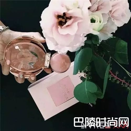 Tatcha保湿精华油 Lancome眼部精华宝格丽 Rose Goldea香水Refa美容仪Laura Mercier高光Charlotte Tilbury面膜ettusois喷雾Caudalie水果茶YSL睫毛膏Eve Lom万能急救面膜