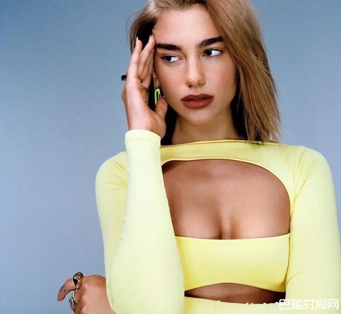 Dua lipa性感又迷人 魅力挡不了自拍秀腹肌