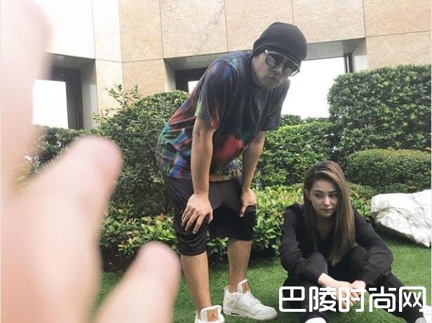 昆凌同框周杰伦晒女儿视角 小周周小手入镜