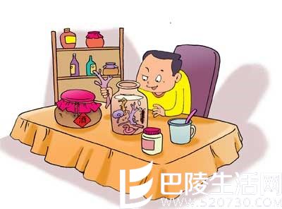 男子自制药酒乌发肝功能受损 生何首乌泡水喝或大剂量服用易中毒