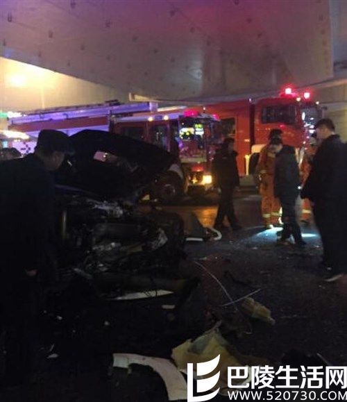 上海发生GTR等豪车车祸 事发时正网络直播开车