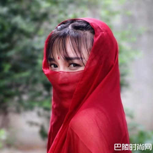 李子柒住在哪里什么山？为什么能俘获网友的芳心