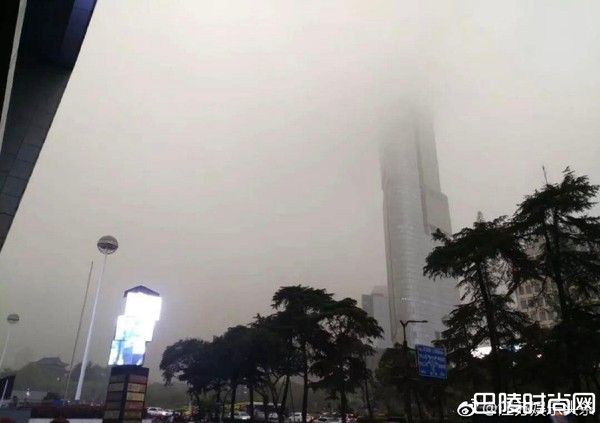 南京暴雨气温满30减15 何方道友渡劫