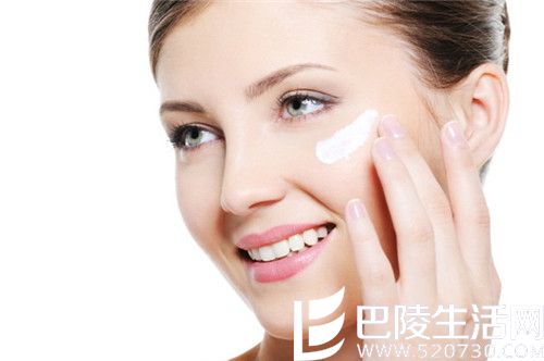 秋冬如何保湿护肤 秋冬适合用什么化妆水秋冬适合什么乳液秋冬用哪种洗面奶好秋冬用什么面霜好